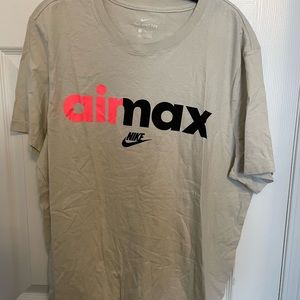 NIKE Tee